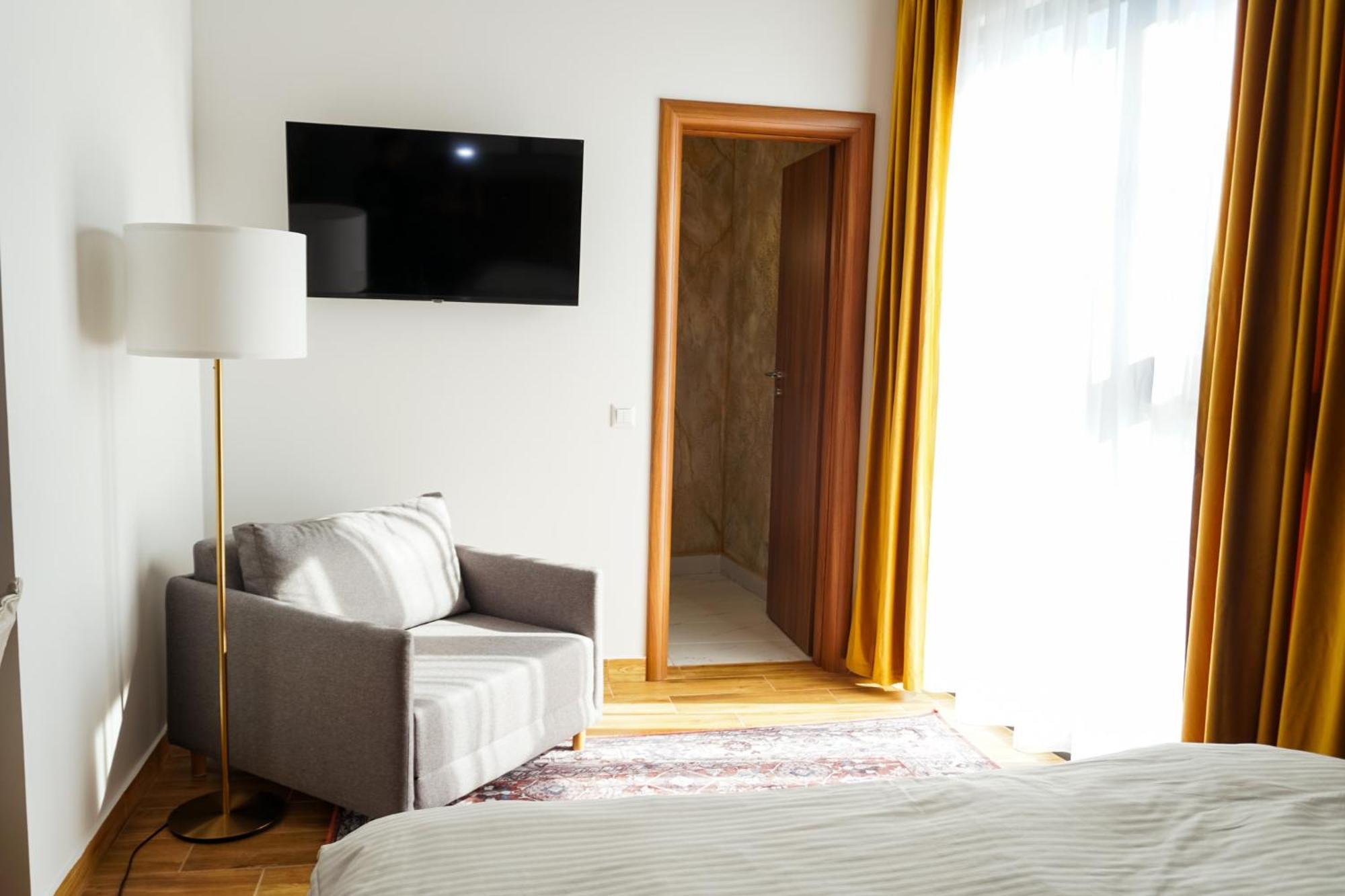 Hotel Fantazia Oradea Exterior photo